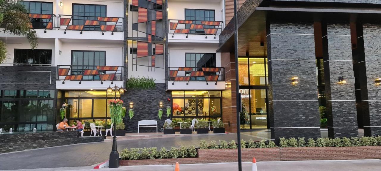 The Room Boutique Hotel サコンナコン エクステリア 写真
