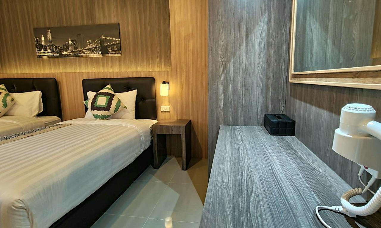 The Room Boutique Hotel サコンナコン エクステリア 写真