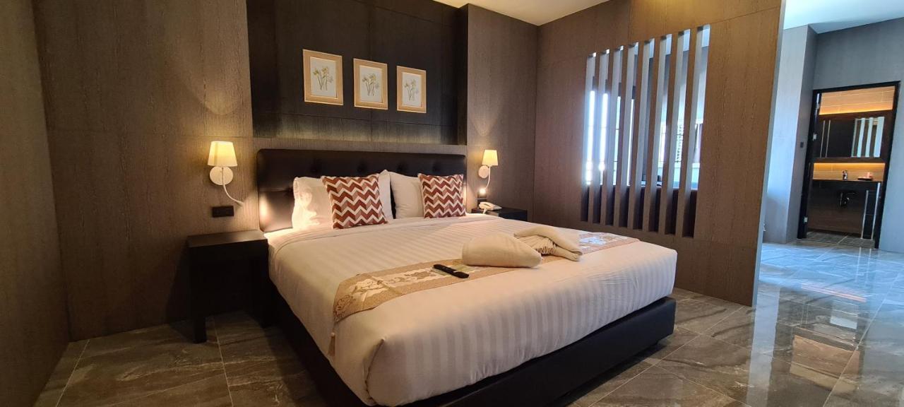 The Room Boutique Hotel サコンナコン エクステリア 写真