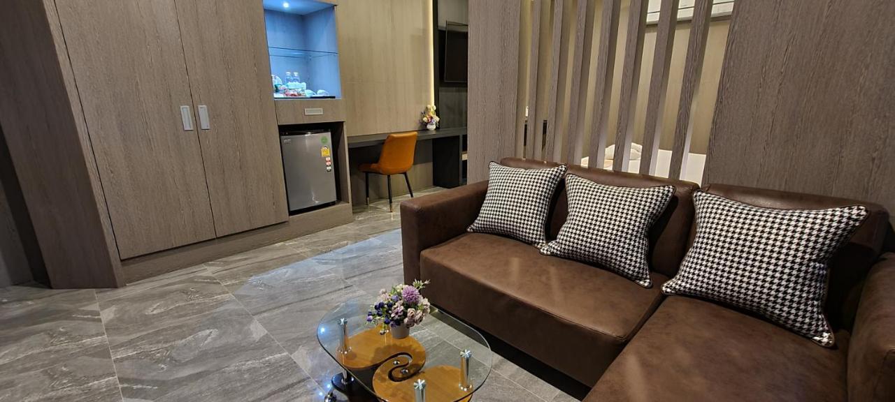 The Room Boutique Hotel サコンナコン エクステリア 写真