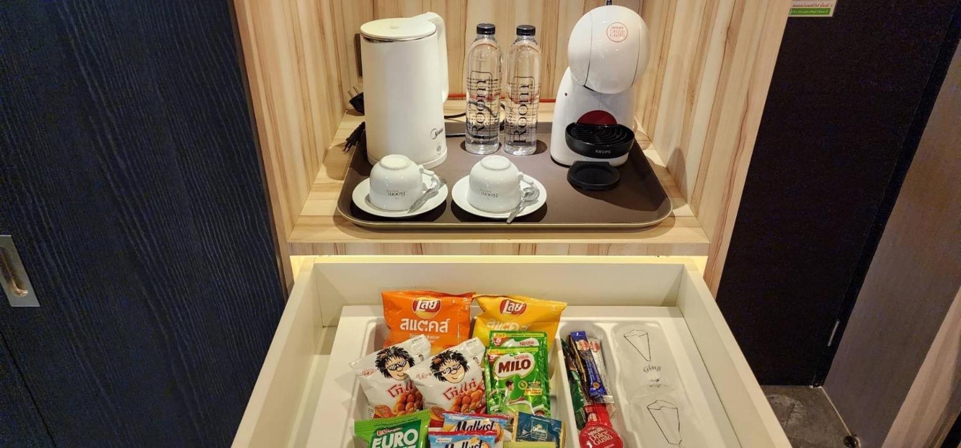 The Room Boutique Hotel サコンナコン エクステリア 写真
